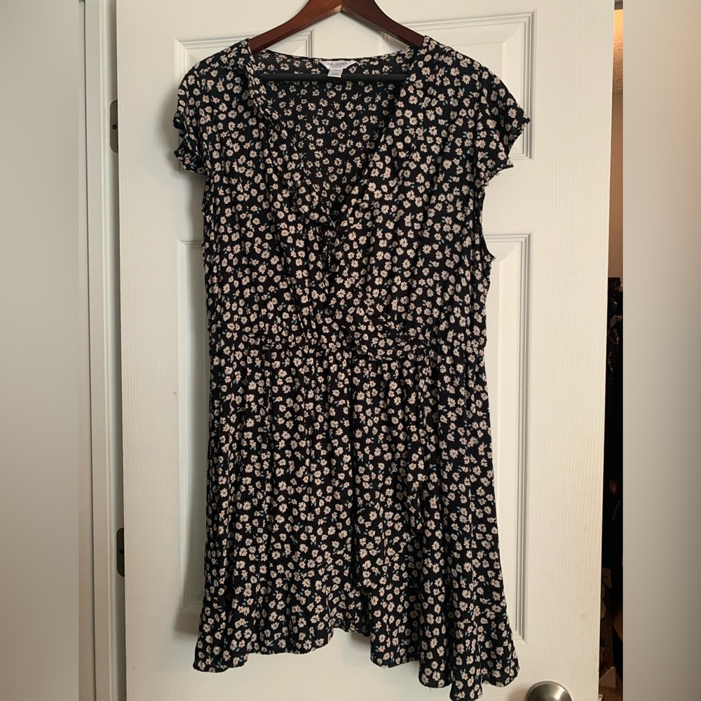 Arizona 1X rayon Floral Print Dress W/Empire waist - V-Neck Mini